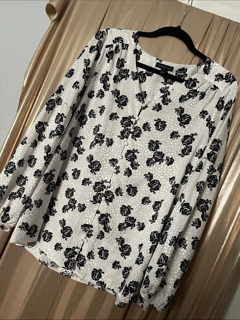 Lane Bryant Black & White Floral Button-Up Blouse